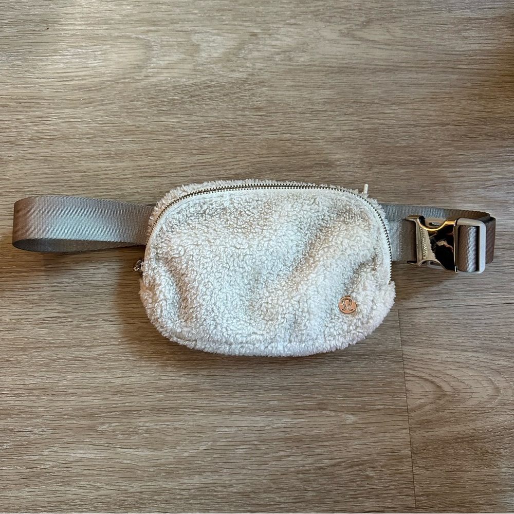 Everywhere Fleece Belt Bag
